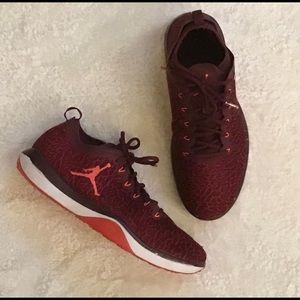 Men’s pre-used burgundy & black JORDAN Trainer 1 low top shoes/ size 11.5